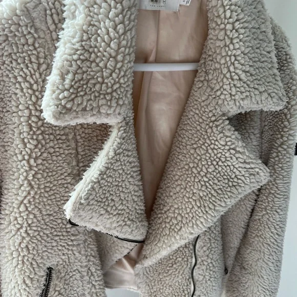 ASTR the Label Brooklyn Faux Fur Moto Jacket in Ivory Size Small Pre-Loved - Picture 5 of 13